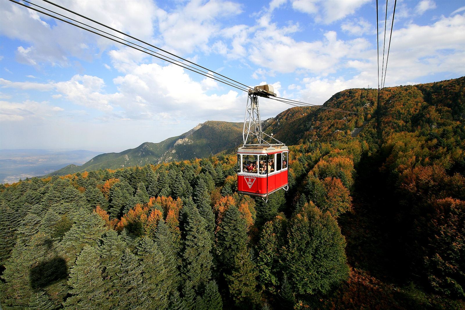 Bursa'nın eski kırmızı gidiş-dönüş teleferik kabini Uludağ hattında, 2009