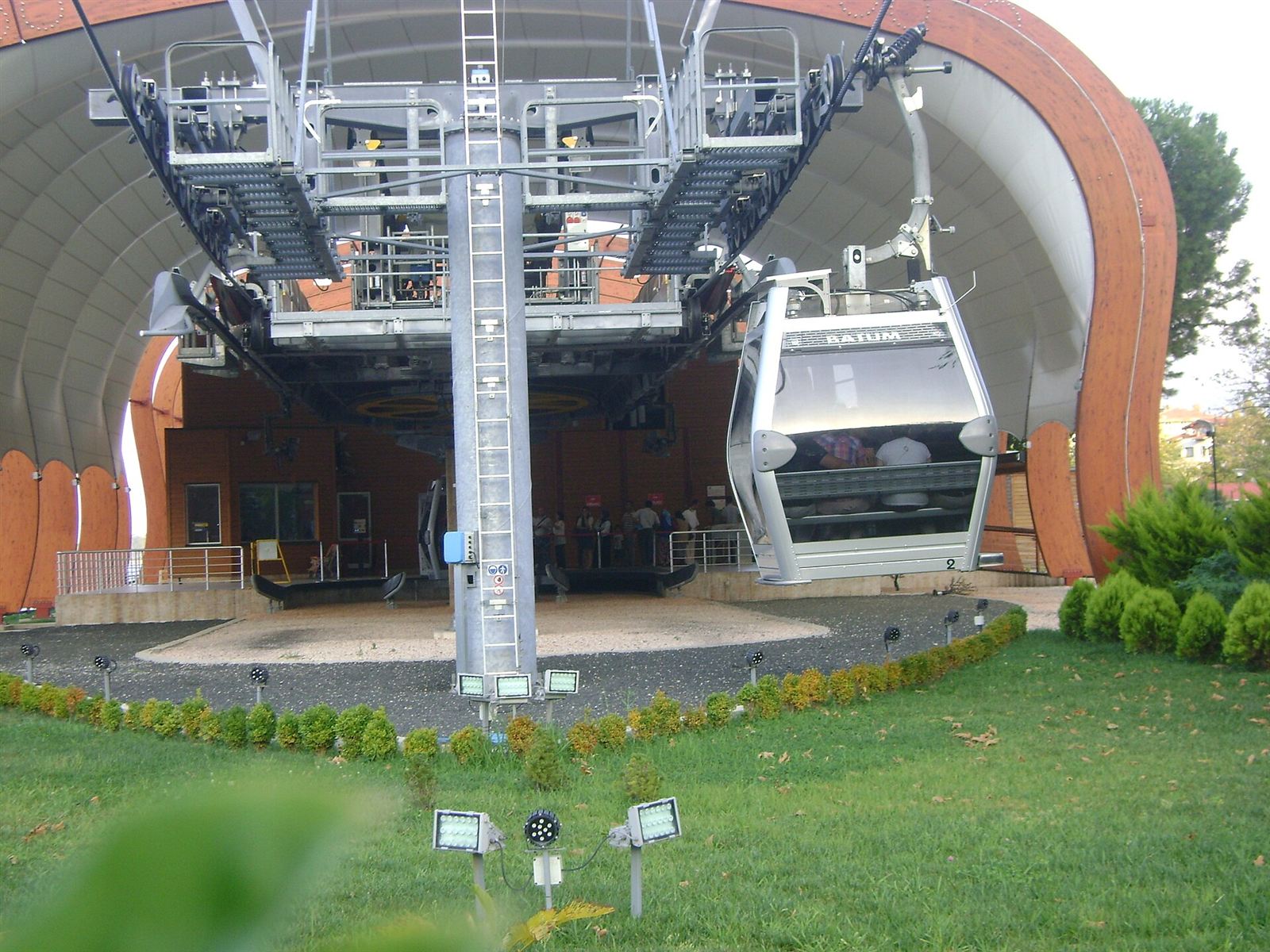 Ordu Boztepe teleferiğinin Batum yazılı kabini hat üzerinde